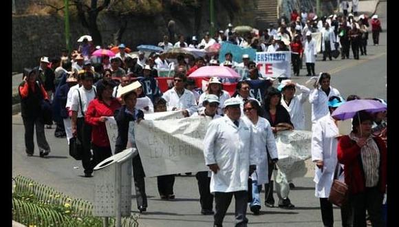 Gobierno se niega a aumento de sueldo por dos horas más. (Boliviatv.net)