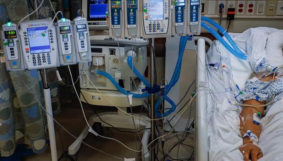 Arequipa: Sacerdote está conectado a ventilador mecánico en hospital COVID-19. (Imagen referencial | Getty)