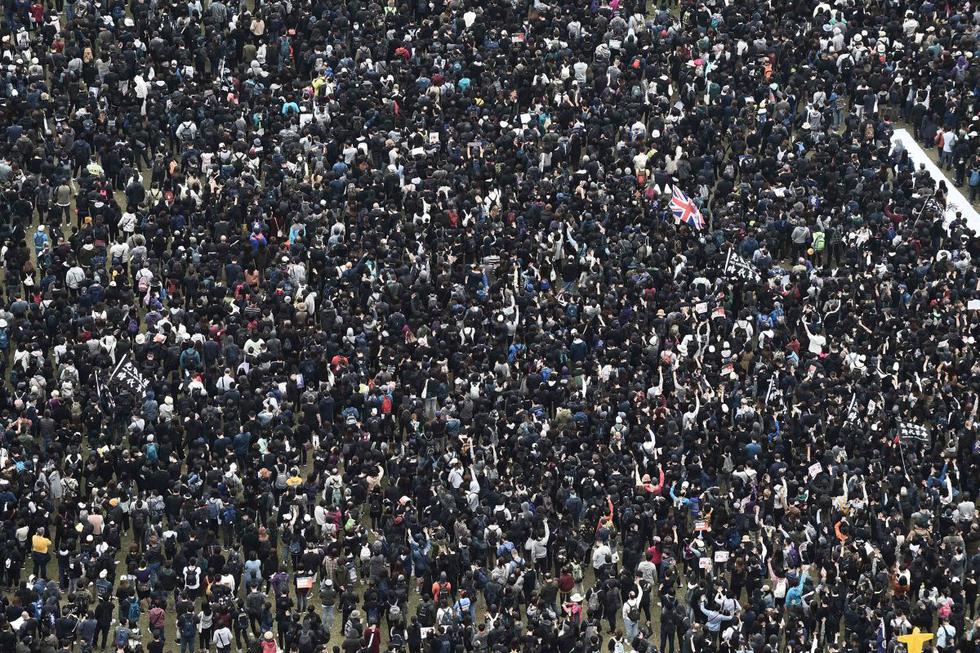 Más de un millón de personas llenaron las calles de Hong Kong en una marcha prodemocrática de Año Nuevo. (AFP)