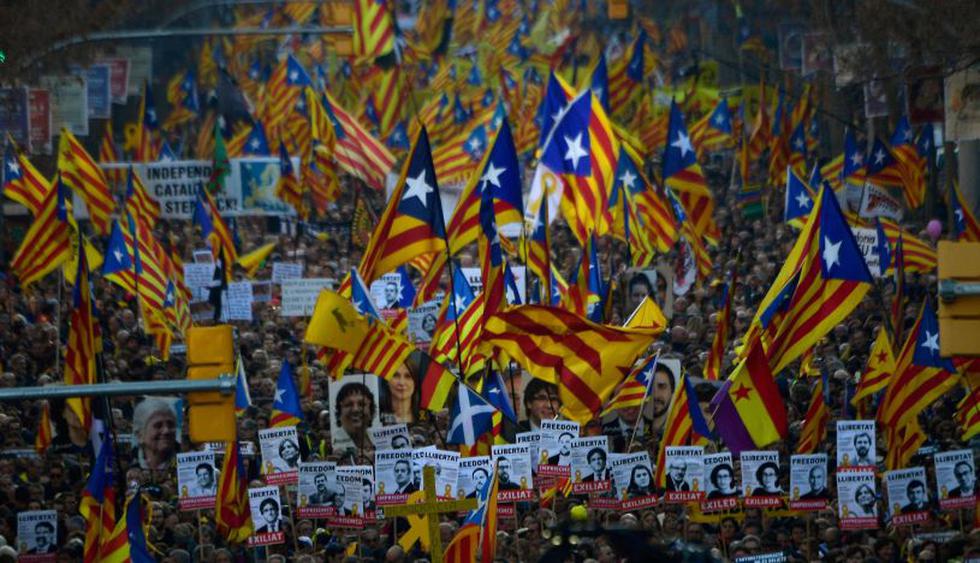 Miles protestan contra el juicio a independentistas catalanes. (Foto: AFP)