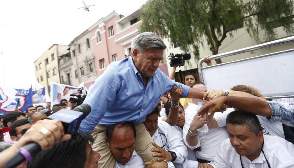 César Acuña inscribió su candidatura presidencial en el JEE de Lima Centro. (Anthony Niño de Guzmán/Perú21)