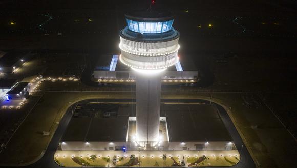 Nueva Torre de Control del Aeropuerto Jorge Chávez para celebrar las Fiestas Patrias.