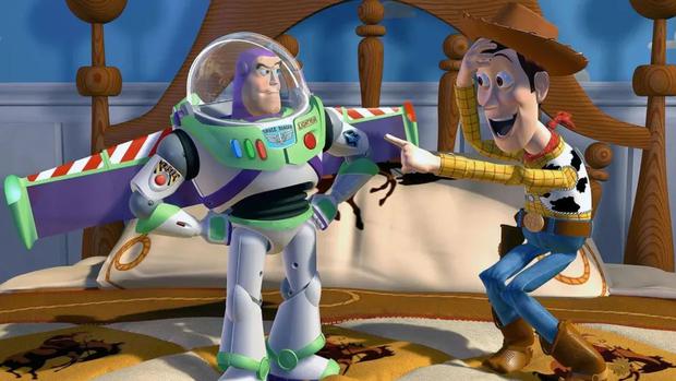 Woody se burla de Bozz por afirmar que es un Guardián del Espacio en "historia del juguete" (Foto: Pixar)