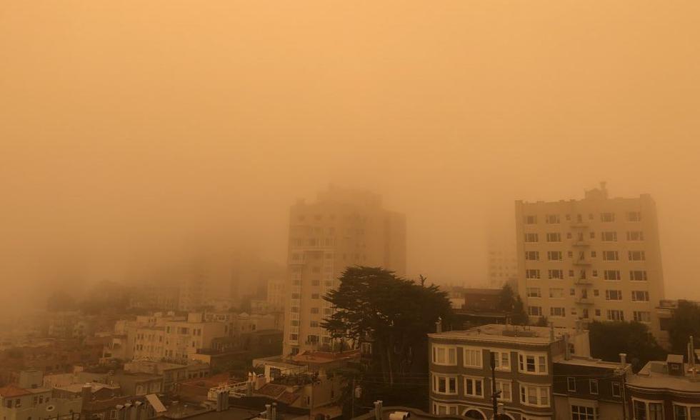 San Francisco luce un posapocalíptico tono naranja debido a los incendios forestales. (Twitter)