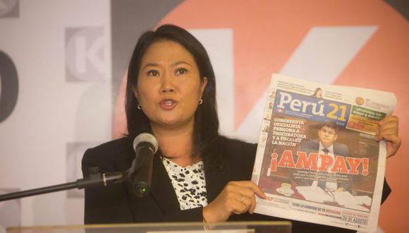 SE DESMARCA. Keiko Fujimori mostró portada de Perú21 y cuestionó gestión del legislador oficialista. (Renzo Salazar)