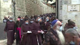 Los cristianos llenan las calles de Jerusalén durante Pascua