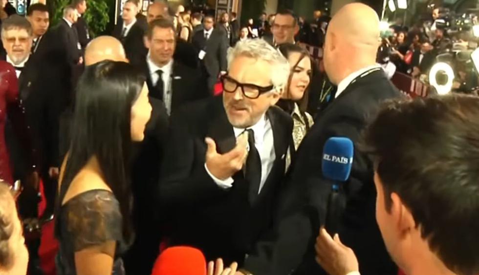 Alfonso Cuarón vivió incómodo momento a su paso por la alfombra roja de los Globos de Oro 2019, cuando efectivos de seguridad evitaron que ofrezca declaraciones a la prensa. (Foto: Captura de video)