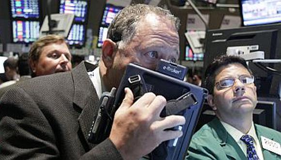 Wall Street perdió 2.11%, índice preocupante en la bolsa más estable del mundo. (AP)