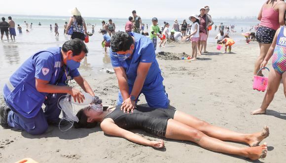 Especialistas en atención de emergencias de EsSalud permanecerán los sábados y domingos, entre enero y febrero, en las concurridas playas Agua Dulce y Cantolao. (Fotos: EsSalud)