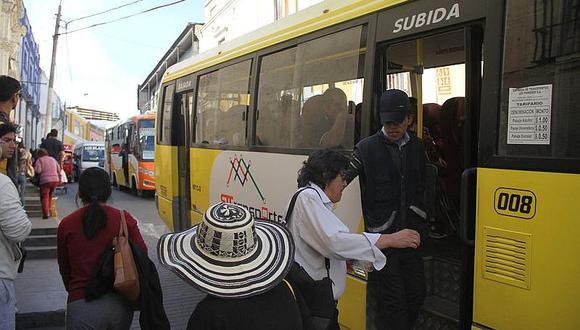 Arequipa: Empresas operadoras del Sistema Integrado de Transporte (SIT) incrementaron tarifa del pasaje de un sol a dos soles, aparentemente, sin fundamente, según alcalde de Arequipa, Omar Candia.
