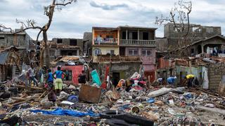 Suman 800 muertos en Haití tras paso del huracán Matthew