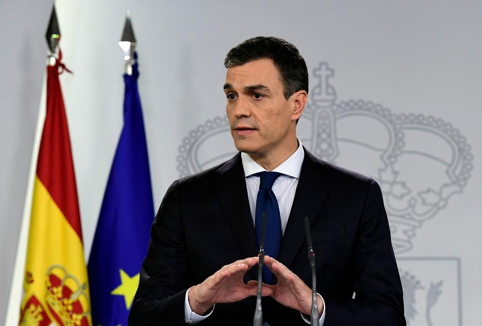 España: Pedro Sánchez presentó histórico gabinete formado por 11 mujeres y 6 hombres. (AFP)