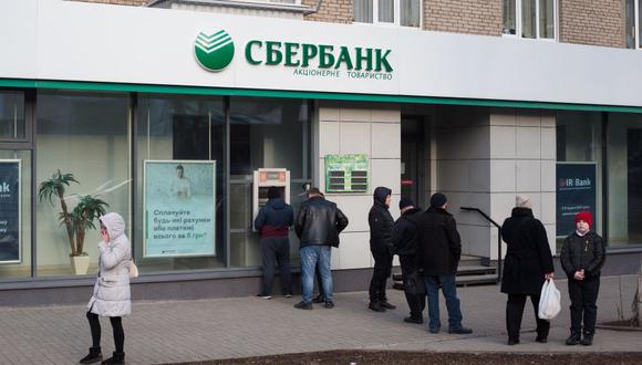 Sberbank afirmó no está en condiciones de aportar liquidez a sus filiales europeas debido a una disposición del Banco Central ruso. (Foto: AFP)
