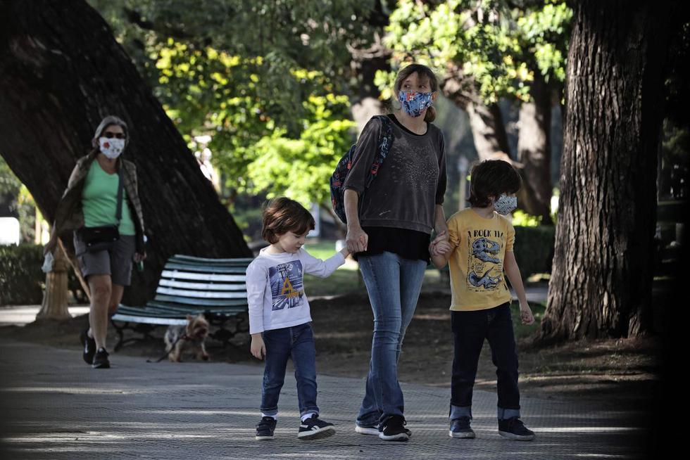 Coronavirus en Argentina: padres de familia salen con sus hijos a pasear tras medida de prevención por la pandemia del COVID-19 | FOTOS | nndc | MUNDO | PERU21