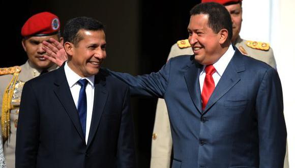 Fiscalía someterá a peritaje supuesta carta enviada por Hugo Chávez a Ollanta Humala. (AFP)