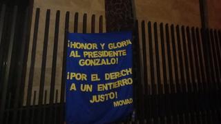 Dejan banderola pidiendo “entierro justo” para criminal Abimael Guzmán