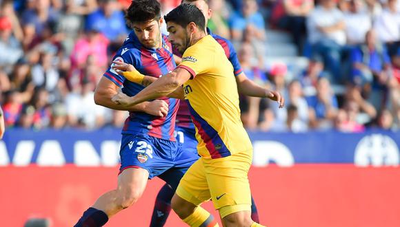 Luis Suárez tuvo que ser sustituido en el minuto 41 por Carles Pérez en el Barcelona-Levante por LaLiga Santander 2019-20. (AFP)