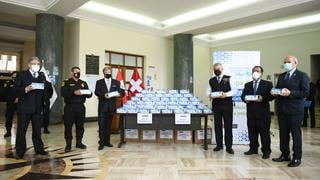 COVID-19: Policía recibe donación de 250 mil mascarillas para reforzar protección de 140 mil agentes