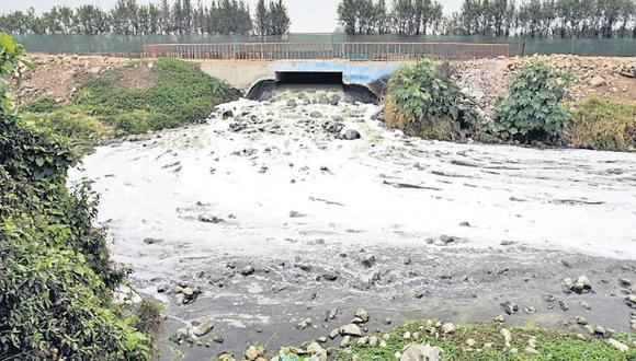 Los desagües de varios distritos del sur van a parar al río Lurín sin que sean tratados. (David Vexelman)