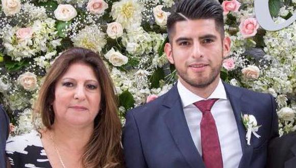 Carlos Zambrano y su madre siguieron de cerca el estado de la denuncia hasta la lectura de sentencia. (Facebook)