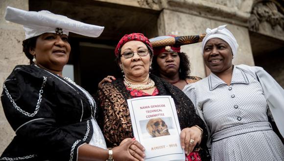 En una ceremonia religiosa en Berlín, una delegación namibia encabezada por la ministra de Cultura, Katrina Hanse-Himarwa, recibirá los restos. (Foto: AFP)