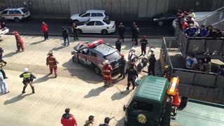Dos policías heridos en choque de patrullero con estación del Metropolitano