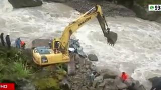 Minivan cae al río Inambari en Puno y sus pasajeros están desaparecidos [VIDEO]