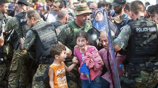 Crudas imágenes revelan el desesperado intento de los refugiados por huir de Medio Oriente [Fotos]