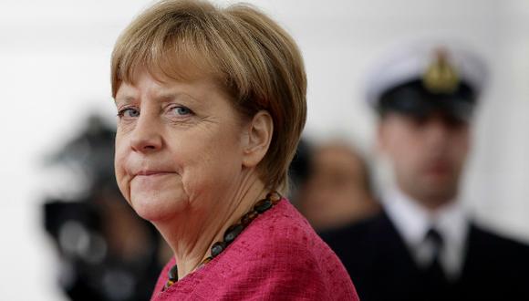 Angela Merkel tuvo que explicarle a Trump las condiciones del Convenio de Ginebra. (Foto: AP)