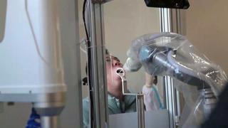 En China activan un robot que hace pruebas de coronavirus