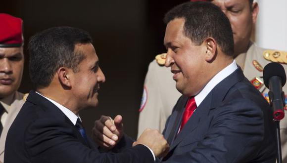 UNIDOS POR LAS ARMAS. Humala y Chávez son aliados políticos. (Reuters)