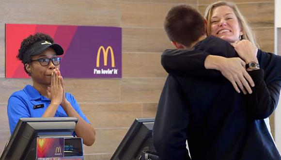 McDonald’s aceptará gestos de amor y selfies como pago en Estados Unidos. (Captura de YouTube)