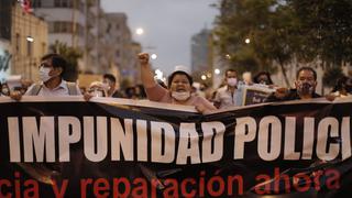 Ciudadanos participan en Marcha contra la impunidad policial en Plaza San Martín [FOTOS]