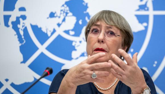 La Alta Comisionada de las Naciones Unidas para los Derechos Humanos saliente, Michelle Bachelet, da una conferencia de prensa final en las oficinas de las Naciones Unidas en Ginebra el 25 de agosto de 2022. (Foto de Fabrice COFFRINI / AFP)