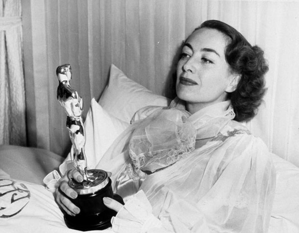 Joan Crawford, la única estrella que recibió el Oscar en su Cama. (Getty)