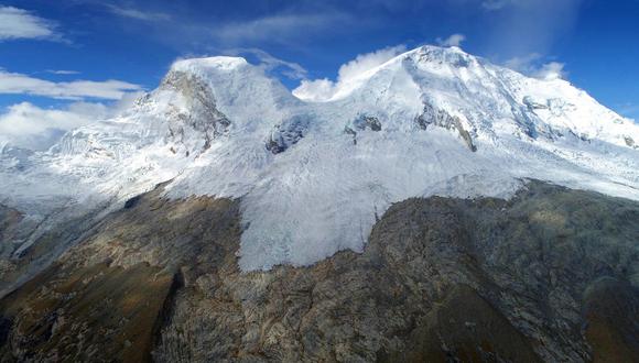 Imagen difundida por el Instituto Nacional de Investigación de Glaciares y Ecosistemas de Montaña (INAIGEM) del Perú de la montaña Huascarán en el norte de Perú. (Foto: Óscar Vilca/INAIGEM/AFP)