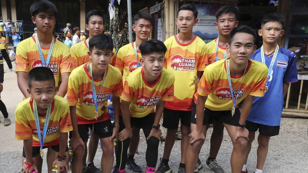Justo un año después de su increíble rescate en Tailandia en una cueva inundada, los adolescentes del equipo de fútbol Los Jabalíes Salvajes participaron este domingo en una carrera benéfica. (AFP)