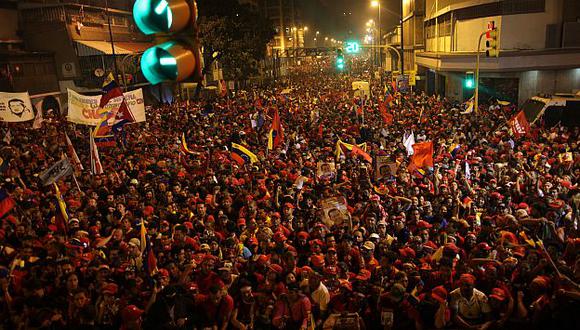 Chavistas salieron a festejar desde antes que se dieran los resultados oficiales. Jornada acabó en fiesta oficialista. (AP)