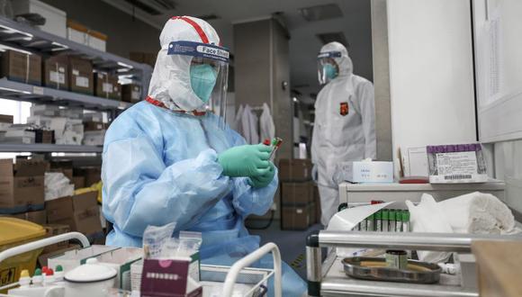 China aprueba en tiempo récord el primer fármaco contra el coronavirus para su producción y comercialización. (Reuters)