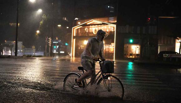Aunque el tifón ya pasó por la bahía de Tokio, las autoridades pidieron que las personas eviten salir de sus casas mientras sigan las ráfagas de viento. (Foto: AFP)