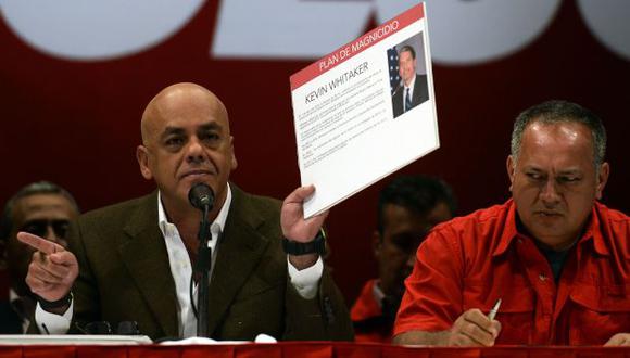 Venezuela: Chavismo denuncia complot e implica a embajador de EEUU en Bogotá. (AFP)