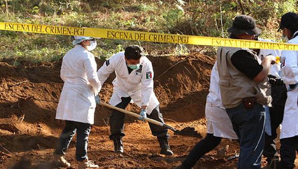 Personal del Servicio Médico Forense (Semefo) acudió a la zona y exhumó un total de once cadáveres, cuyas identidades y sexo no han podido determinarse a simple vista. (Imagen referencial / AFP)