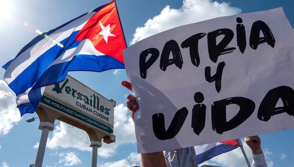 Cubanos asisten a una manifestación de apoyo a las protestas en Cuba(EFE / EPA / CRISTOBAL HERRERA-ULASHKEVICH).