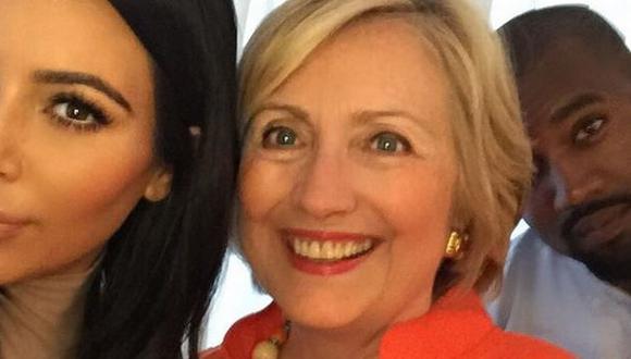 Kim Kardashian y Hillary Clinton posaron juntas para la foto. (Twitter Kim Kardashian)
