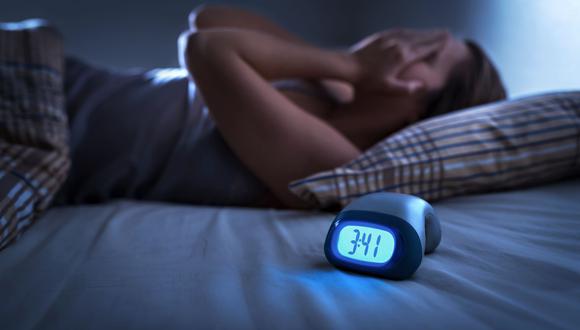 Un tip para conciliar el sueño es apagar todo tipo de aparato electrónico una hora antes de ir a la cama. (Foto: Difusión).