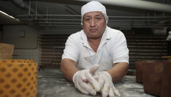Diógenes Soto tiene 53 años, más de 30 los ha dedicado a la panadería. (Martín Pauca)