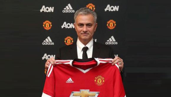 José Mourinho fue presentado en el Manchester United. (Twitter)