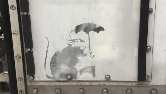 El dibujo, de altura más pequeña a la de un folio A4, muestra a un ratón sosteniendo un paraguas y fue descubierto en una barrera de metal cerca de la estación Hinode. (Foto: Facebook de Yuriko Koike, gobernadora de Tokio)