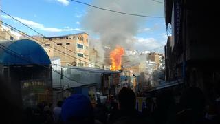Incendio arrasa cinco viviendas en Puno