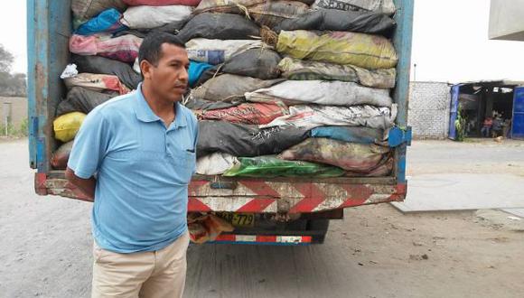Alcalde de centro poblado Alto Trujillo conduce camión recolector de basura. (Facebook)